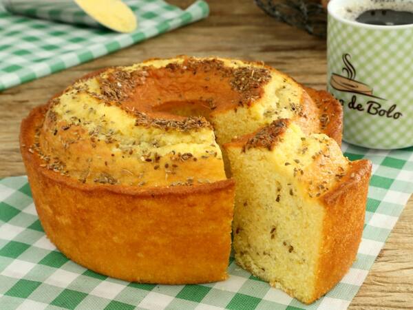 Bolo de Fubá com Erva Doce
