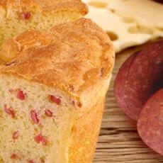 Bolo de Queijo com Calabresa